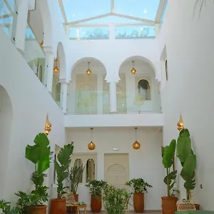 https://riad-dar-blanche-spa.marrakeshhotelsmorocco.com